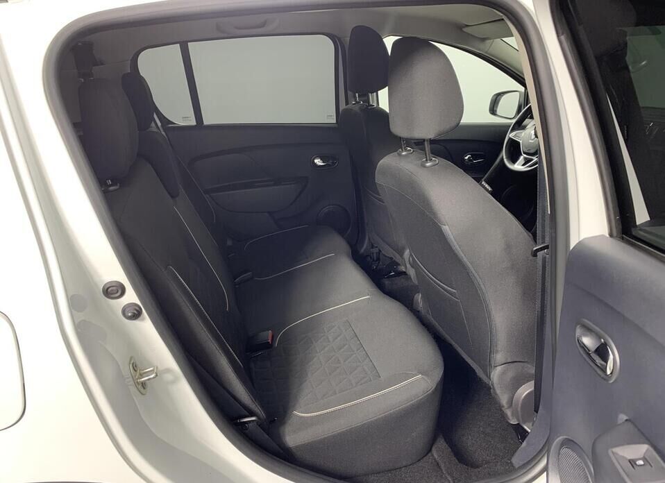 Renault Sandero Stepway 1.6 AT (102 л.с.)