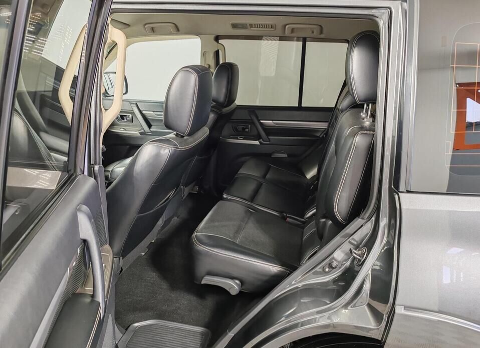 Mitsubishi Pajero, IV Рестайлинг 2 3.0 AT (174 л.с.) 4WD