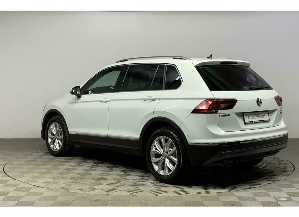 Volkswagen Tiguan 2.0 AMT (180 л.с.) 4WD