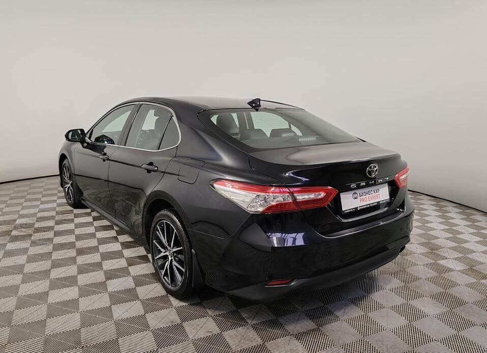 Toyota Camry 2.5 AT (200 л.с.)