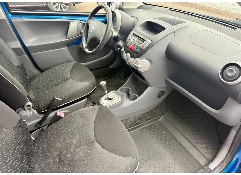 Peugeot 107, I Рестайлинг 1.0 AMT (68 л.с.)