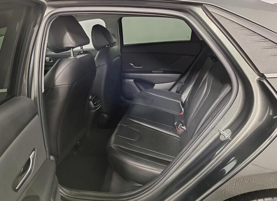 Hyundai Elantra 2.0 AT (150 л.с.)