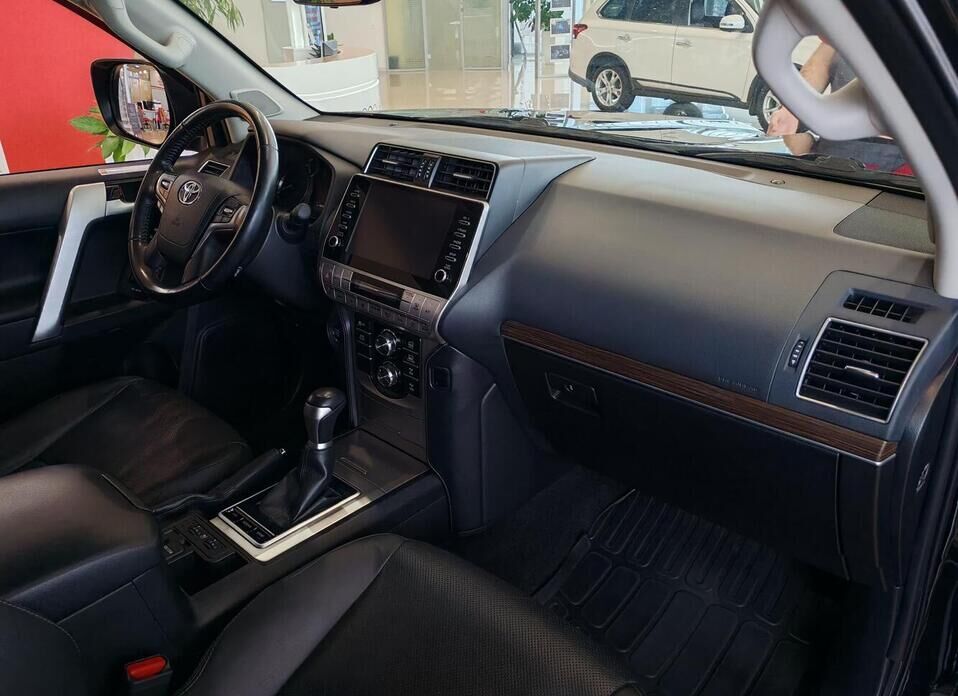 Toyota Land Cruiser Prado, 150 Series Рестайлинг 3 2.8d AT (200 л.с.) 4WD