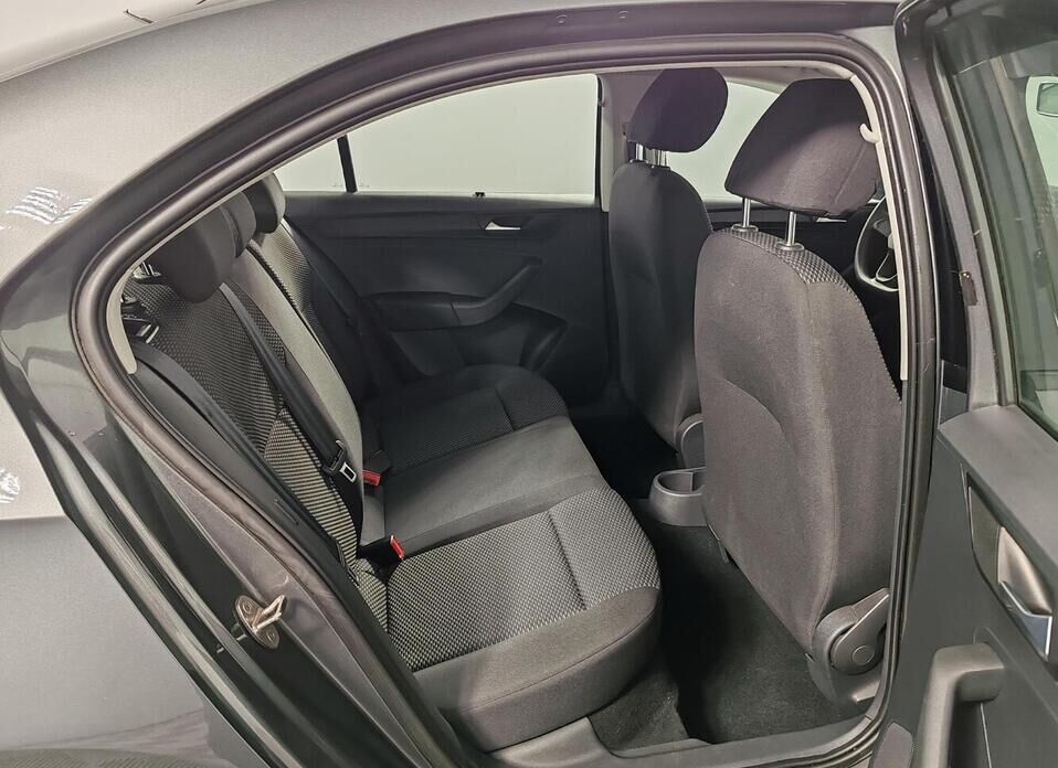 Volkswagen Polo 1.6 MT (110 л.с.)