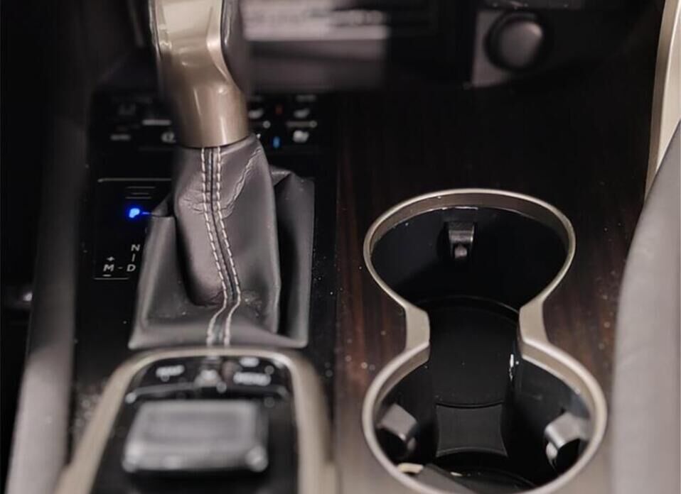 Lexus RX, IV 300 2.0 AT (238 л.с.) 4WD