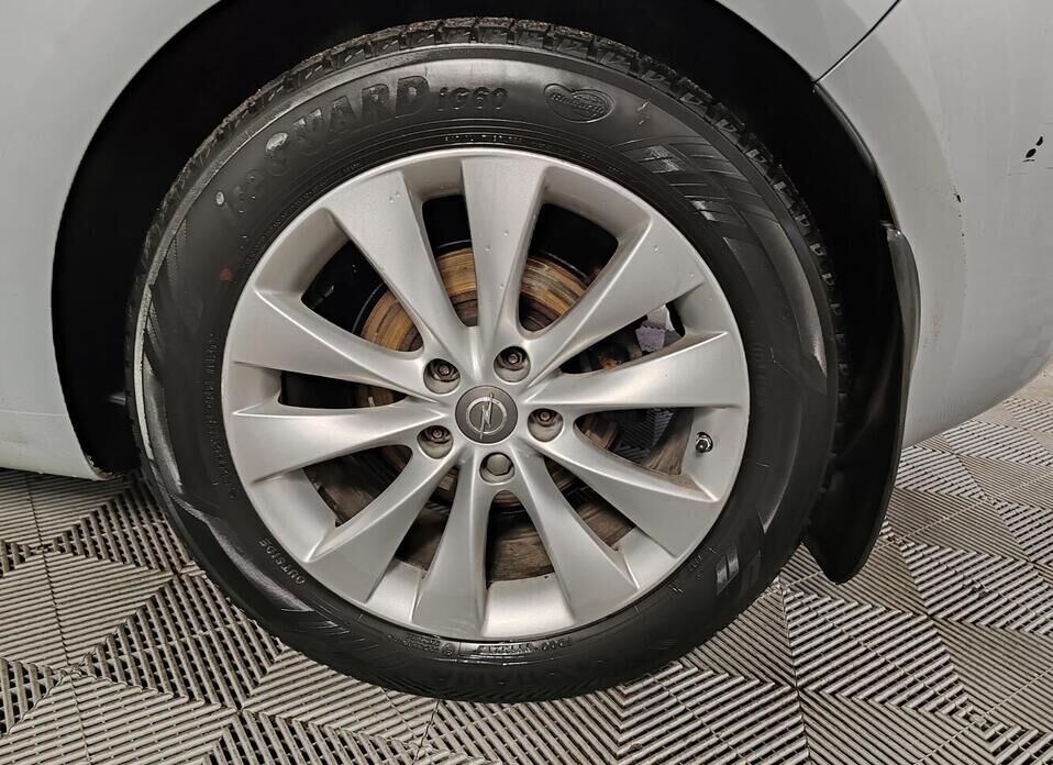Opel Astra, J Рестайлинг GTC 1.6 MT (180 л.с.)
