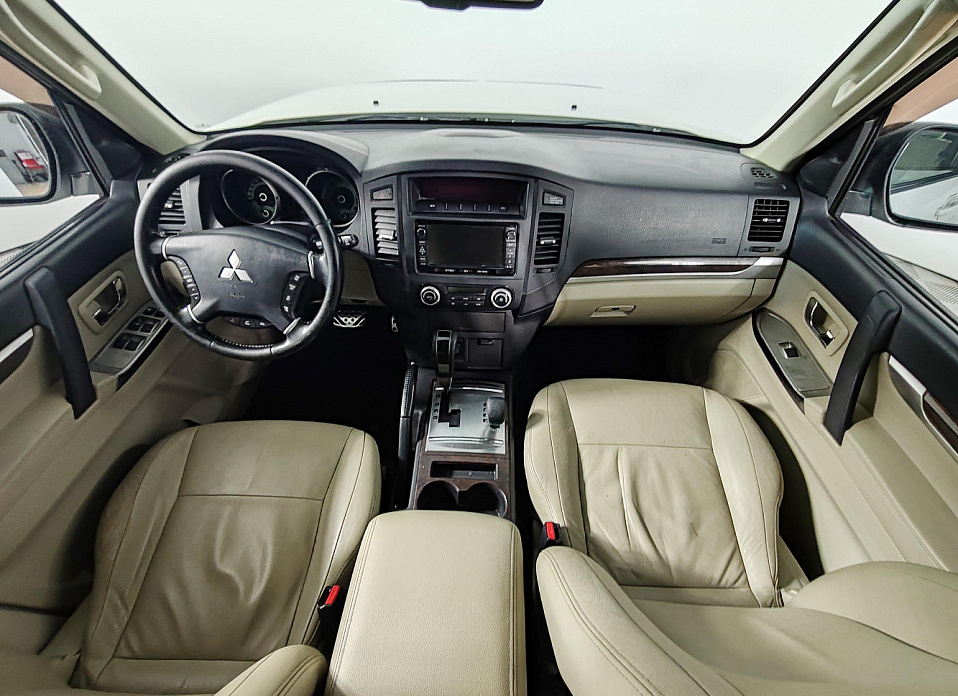 Mitsubishi Pajero, IV Рестайлинг 1 3.2d AT (200 л.с.) 4WD