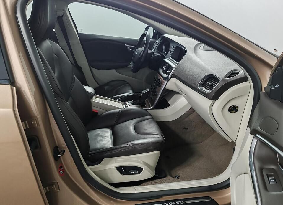 Volvo V40 Cross Country, I 2.0 AT (213 л.с.) 4WD