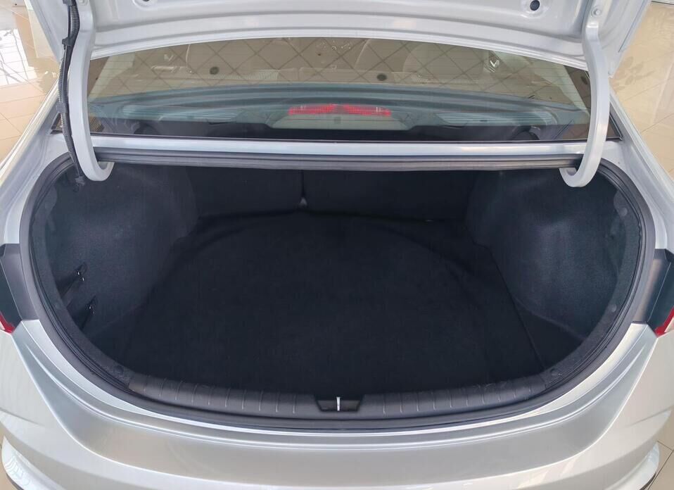 Hyundai Solaris, II Рестайлинг 1.6 AT (123 л.с.)