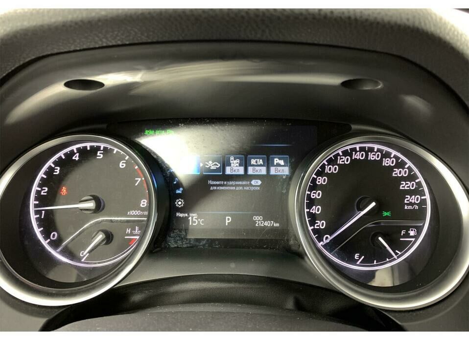 Toyota Camry 2.5 AT (181 л.с.)