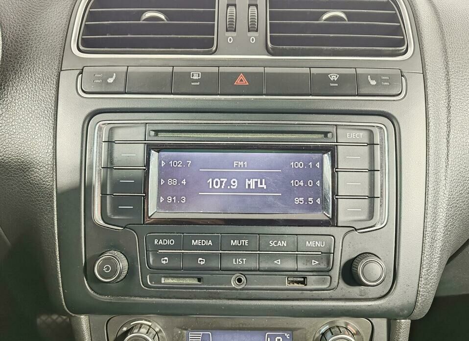 Volkswagen Polo 1.6 AT (105 л.с.)