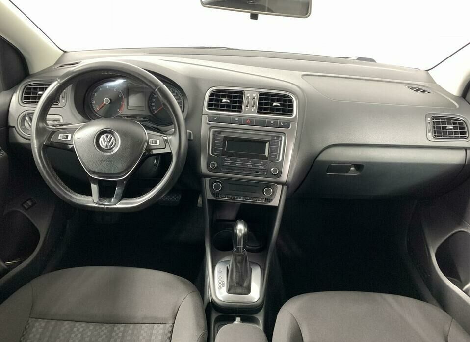 Volkswagen Polo 1.6 AT (110 л.с.)