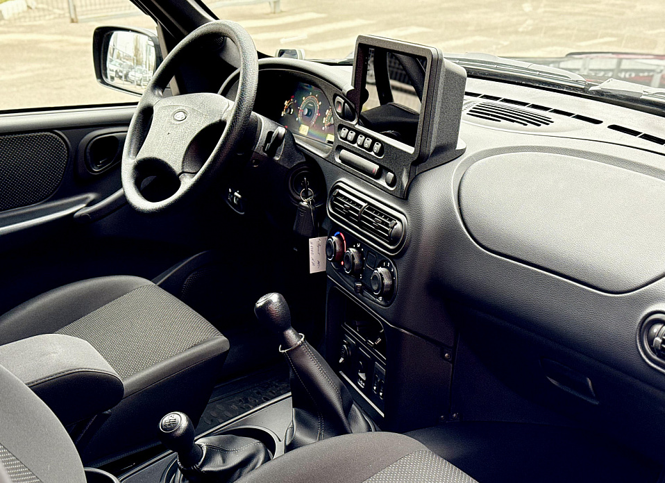 LADA (ВАЗ) Niva Travel, I 1.7 MT (80 л.с.) 4WD