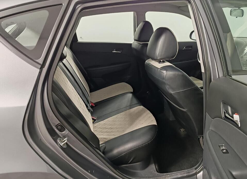 Hyundai i30, I Рестайлинг 1.6 MT (126 л.с.)