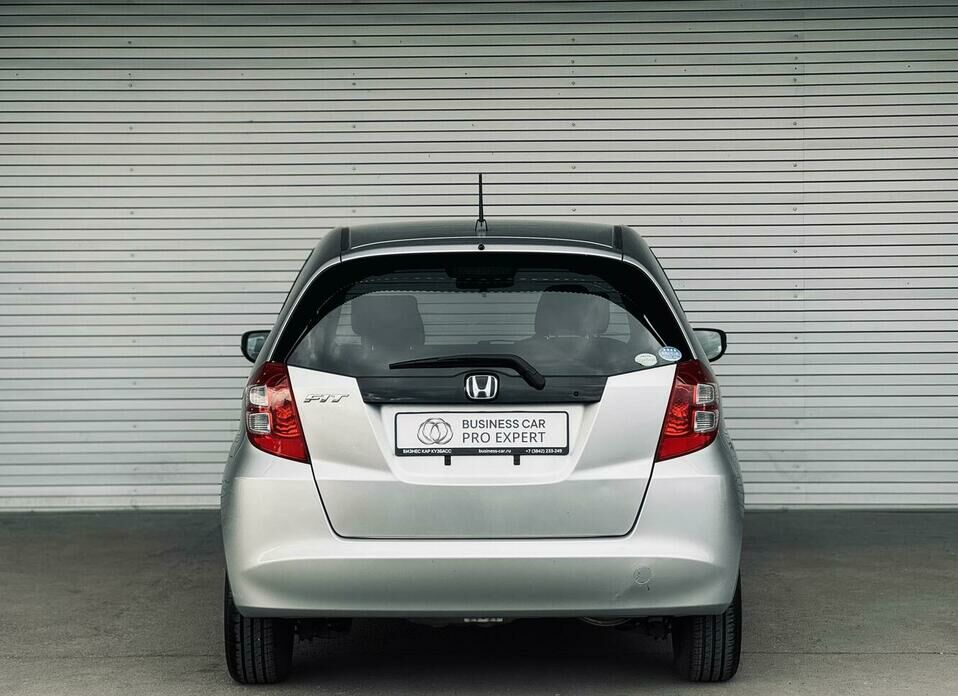 Honda Fit 1.3 CVT (100 л.с.)