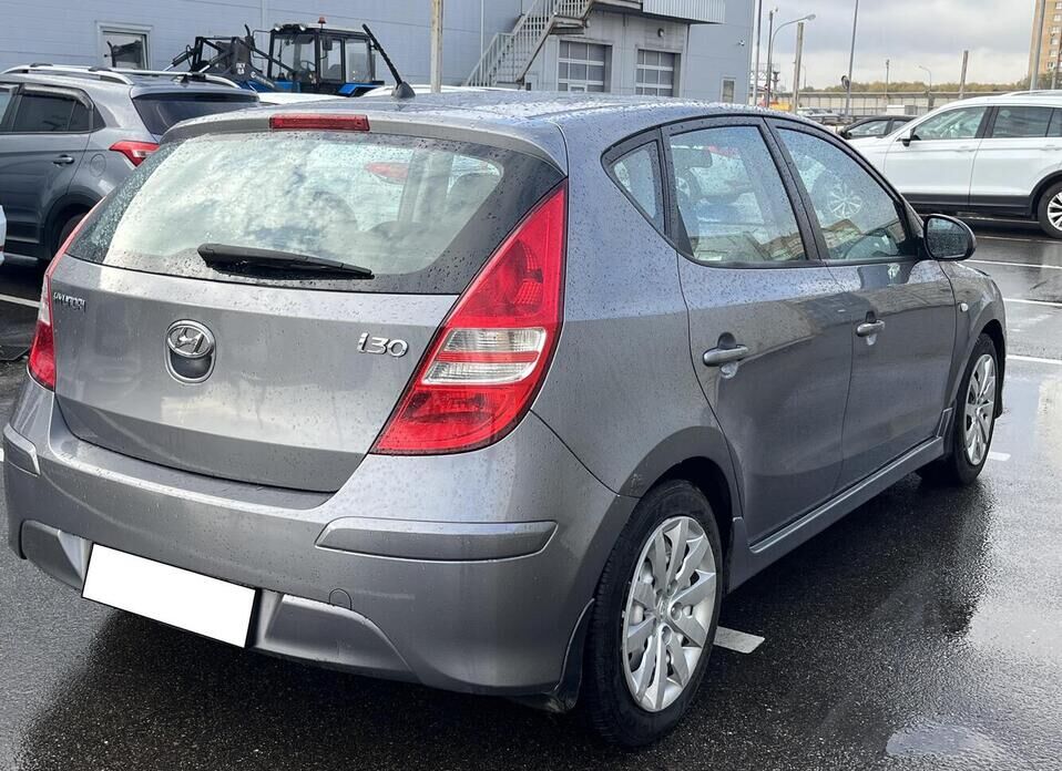 Hyundai i30, I Рестайлинг 1.6 MT (126 л.с.)