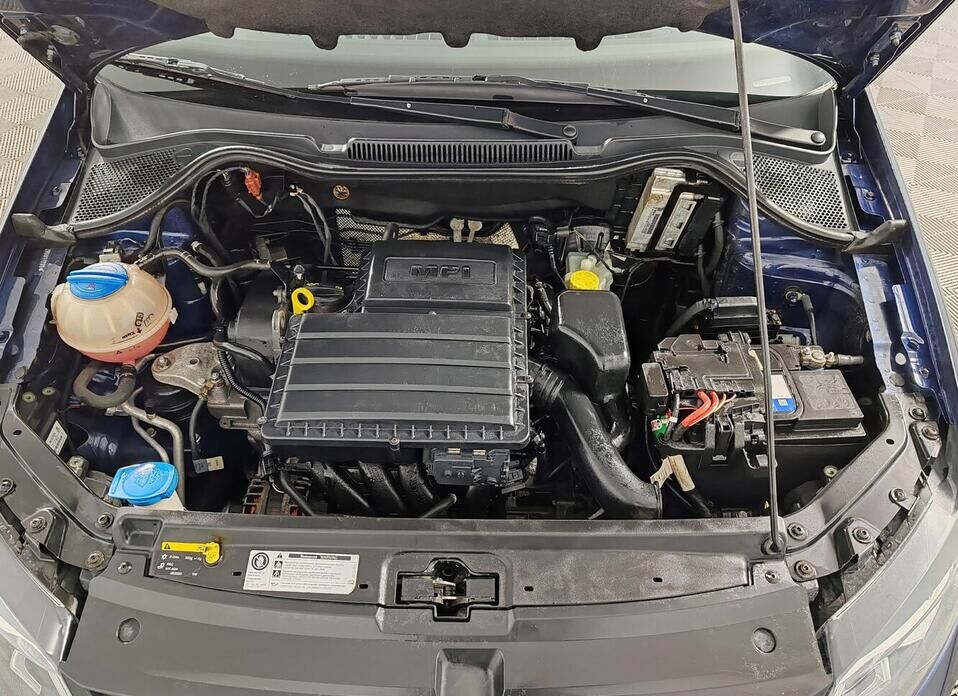 Volkswagen Polo 1.6 AT (110 л.с.)