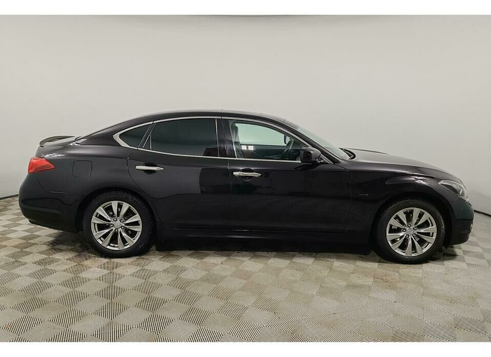 Infiniti M M25 2.5 AT (222 л.с.)