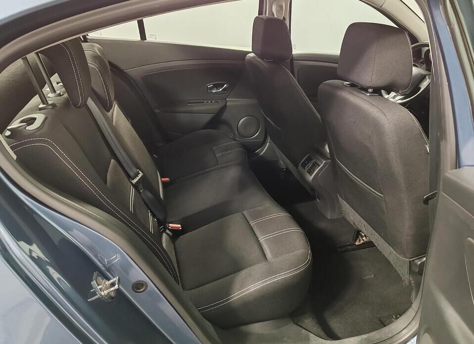 Renault Fluence, I Рестайлинг 1.6 MT (106 л.с.)