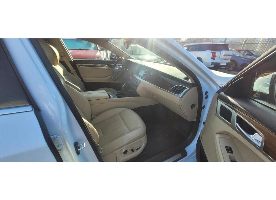 Hyundai Genesis, II 3.0 AT (249 л.с.) 4WD