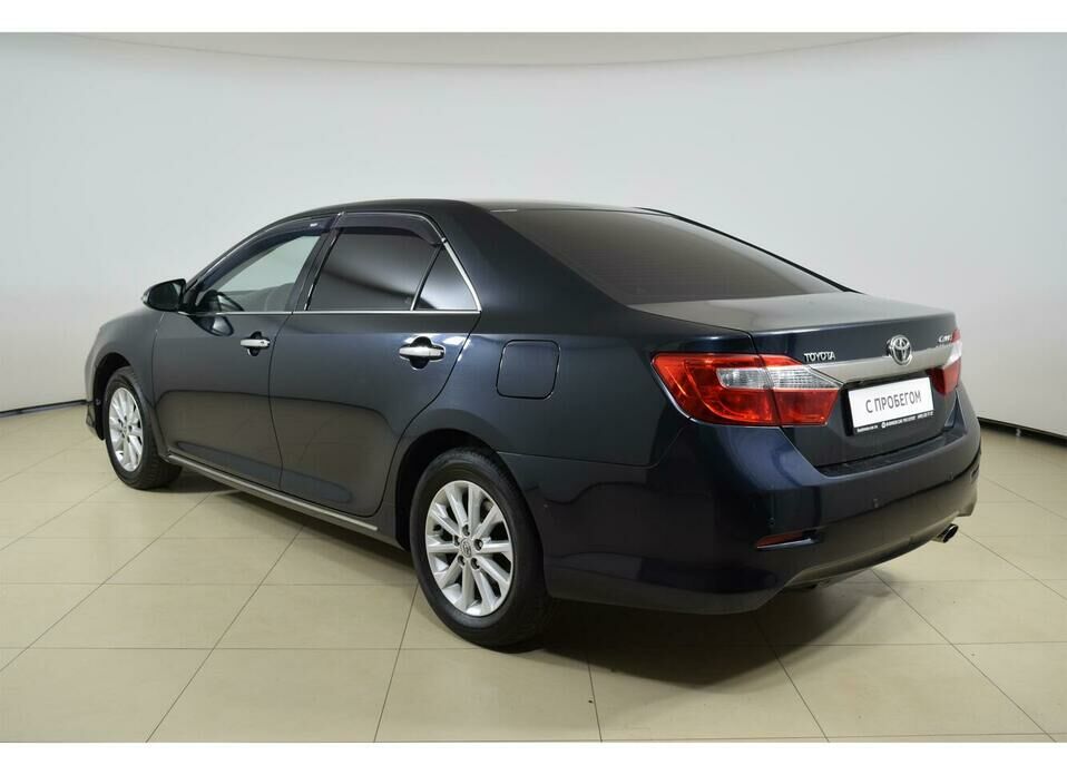 Toyota Camry 2.5 AT (181 л.с.)