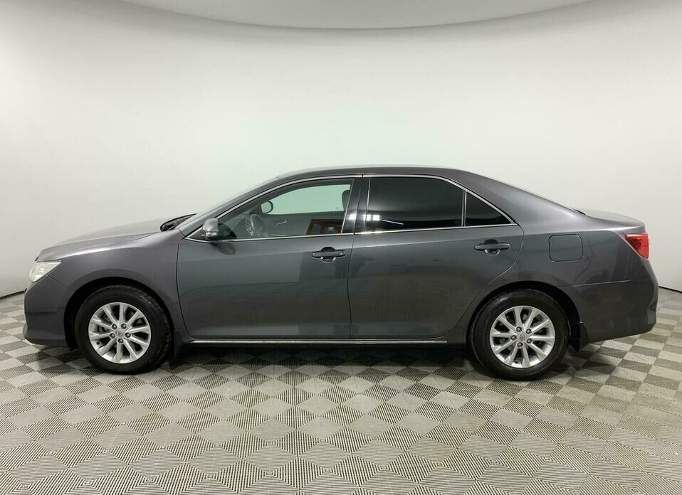 Toyota Camry 2.5 AT (181 л.с.)