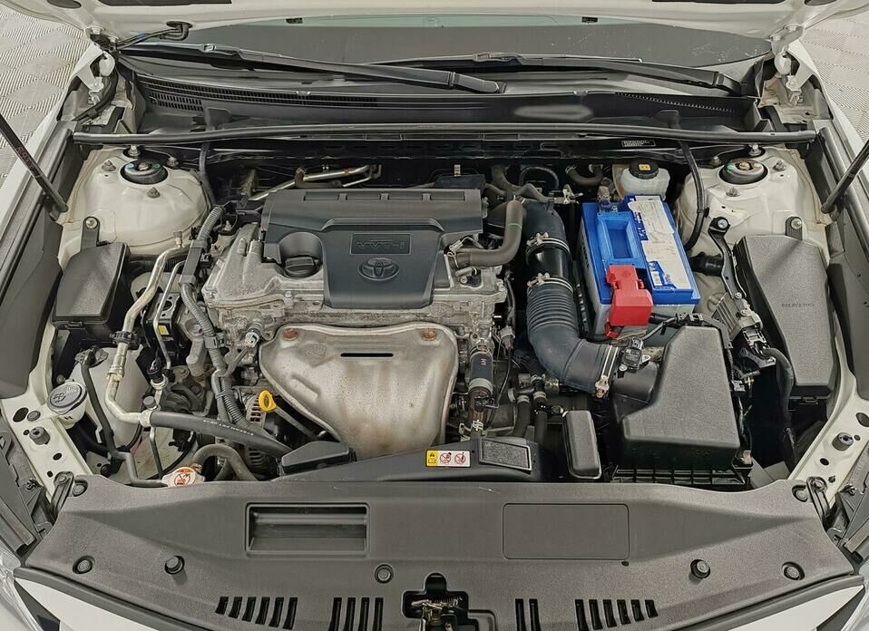 Toyota Camry 2.5 AT (181 л.с.)
