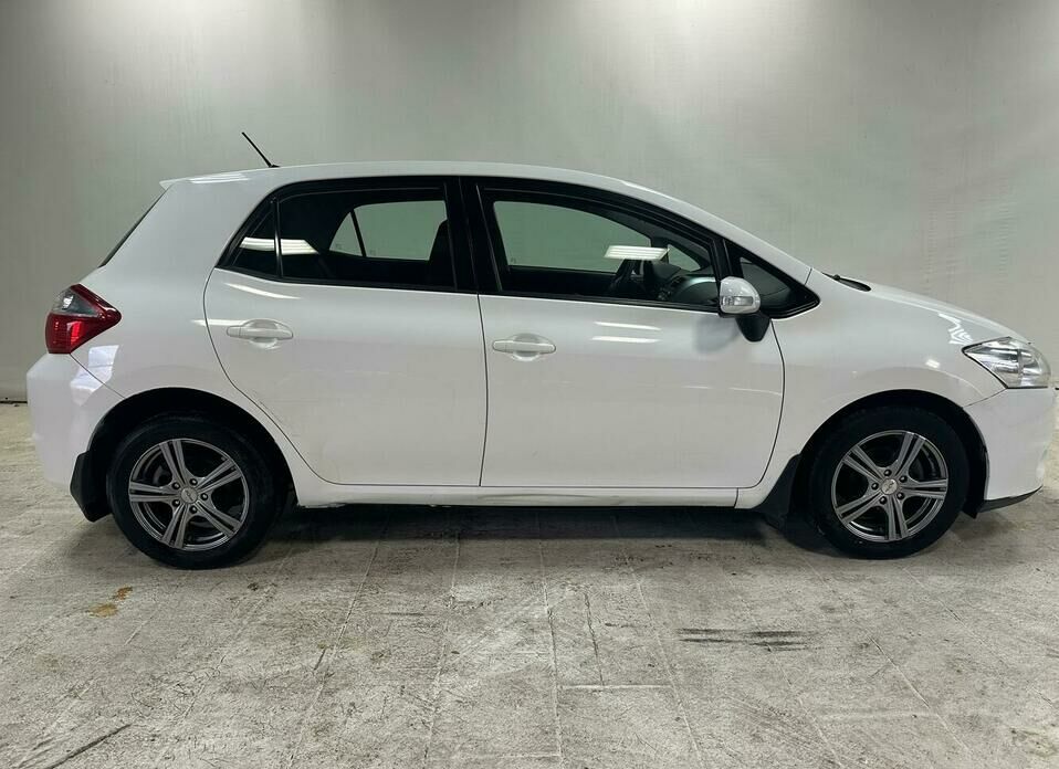 Toyota Auris 1.6 AT (124 л.с.)