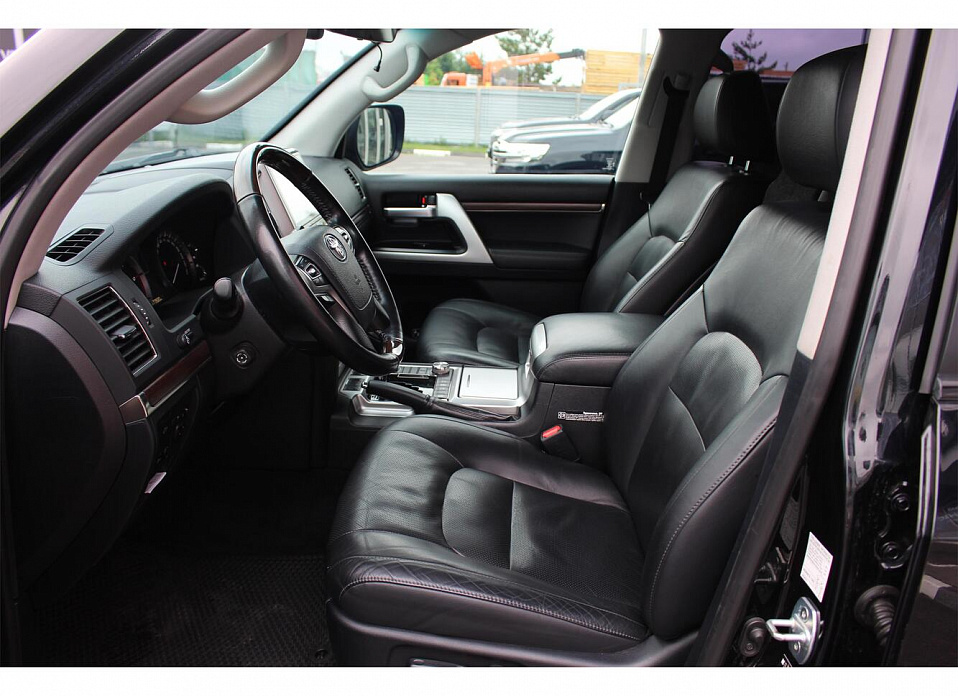 Toyota Land Cruiser, 200 Series Рестайлинг 2 4.5d AT (249 л.с.) 4WD