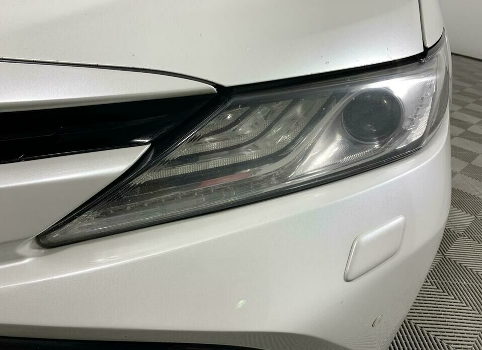 Toyota Camry 2.5 AT (181 л.с.)