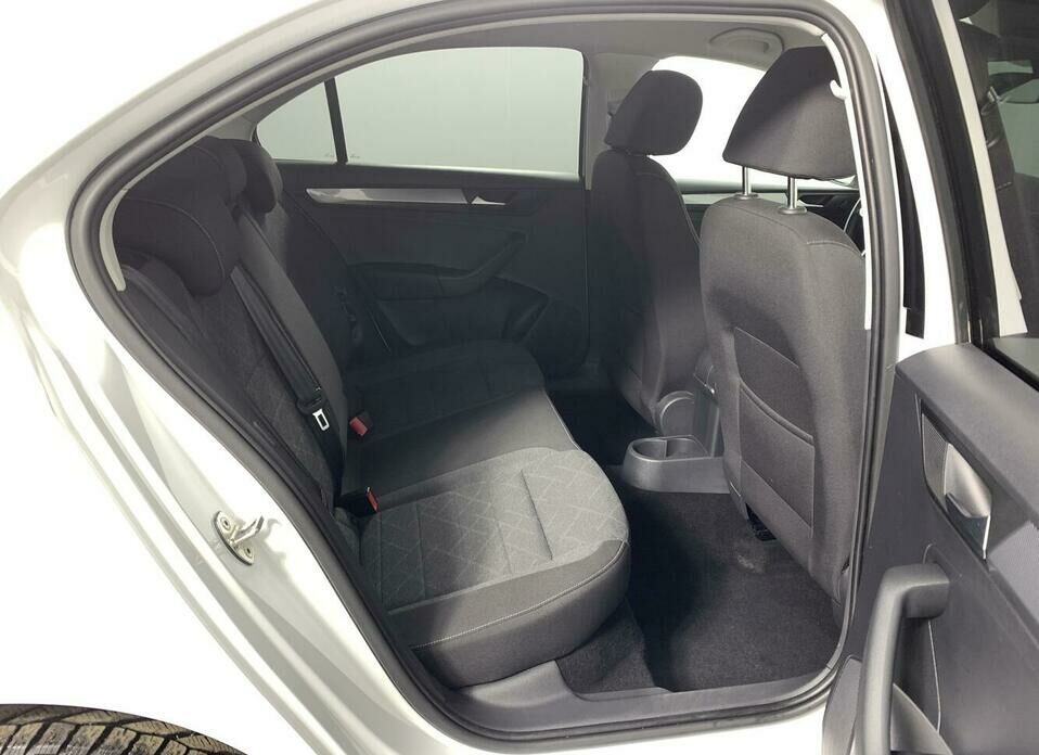 Volkswagen Polo 1.6 MT (110 л.с.)