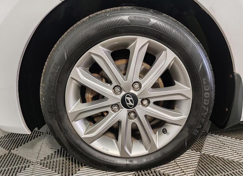 Hyundai Elantra, V (MD) Рестайлинг 1.8 AT (150 л.с.)