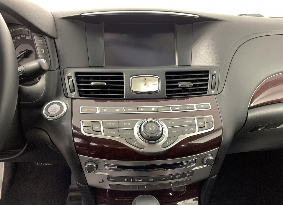 Infiniti Q70, I 3.7 AT (333 л.с.) 4WD