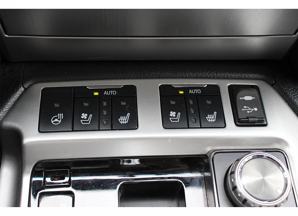 Toyota Land Cruiser, 200 Series Рестайлинг 2 4.5d AT (249 л.с.) 4WD