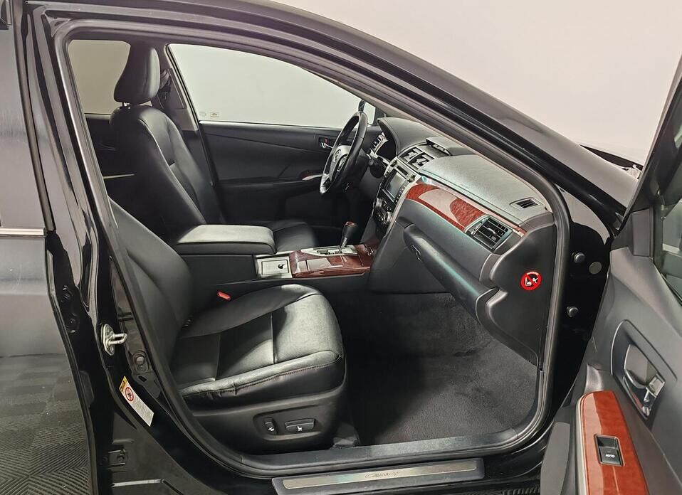 Toyota Camry, VII (XV50) 2.5 AT (181 л.с.)
