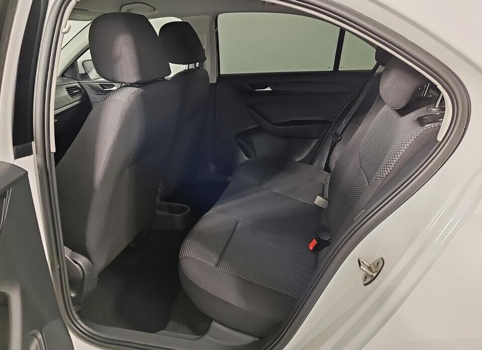 Volkswagen Polo, VI 1.6 AT (110 л.с.)