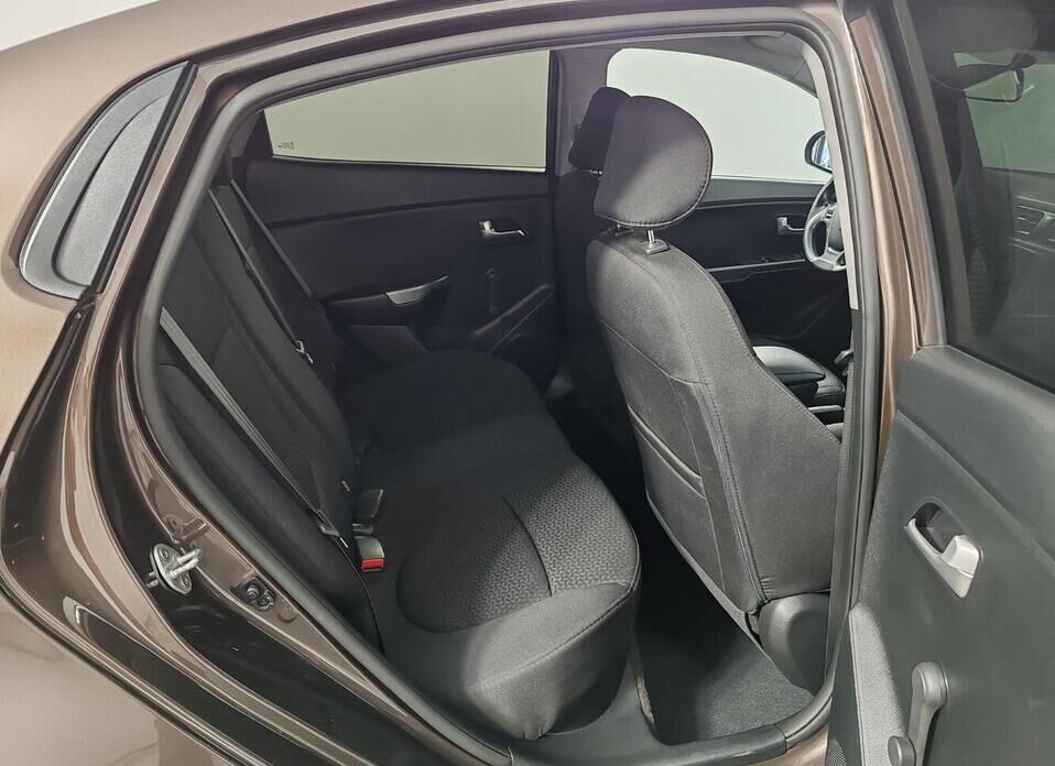 Kia Rio 1.6 AT (123 л.с.)