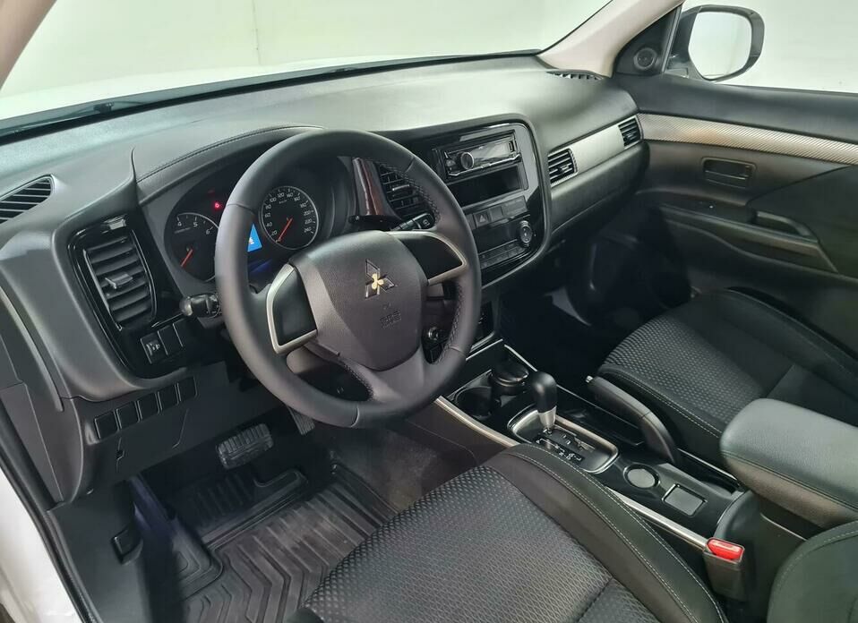 Mitsubishi Outlander 2.0 CVT (146 л.с.)