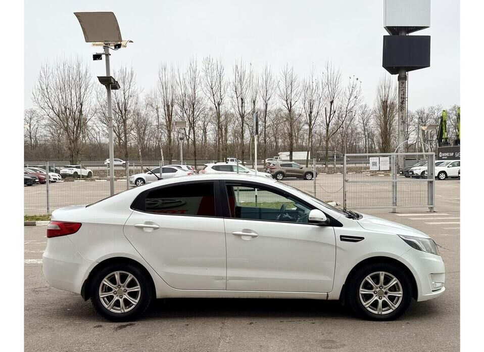Kia Rio, III 4-speed 1.6 AT (123 л.с.)