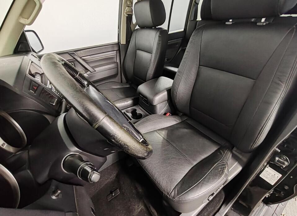 Mitsubishi Pajero, IV Рестайлинг 2 3.0 AT (178 л.с.) 4WD