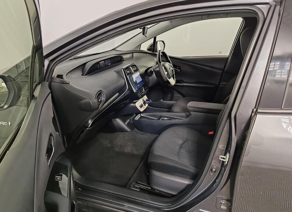 Toyota Prius 1.8hyb AT (98 л.с.)