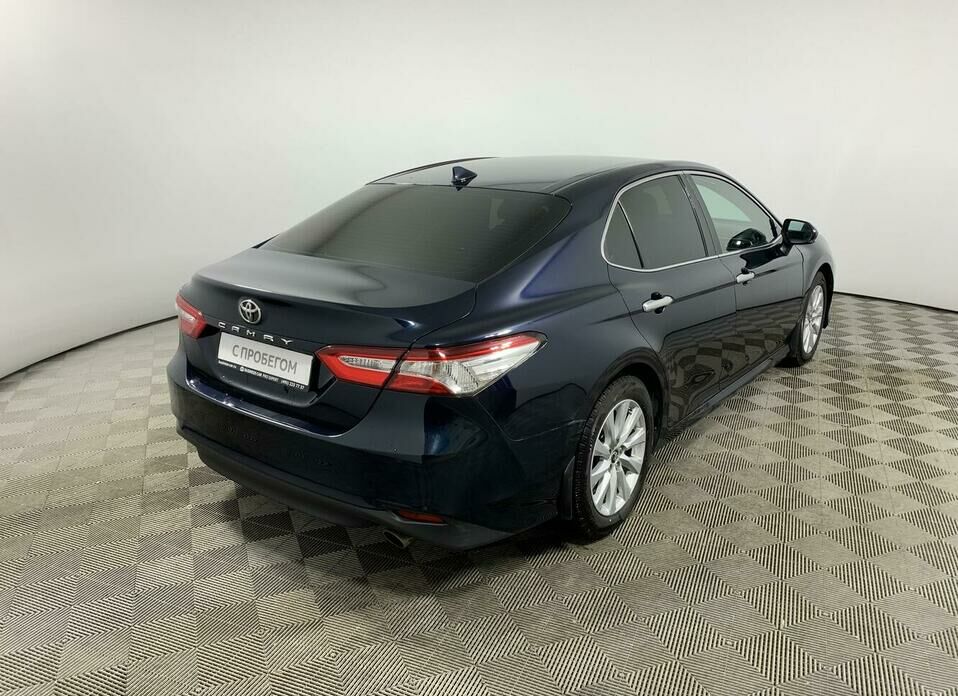 Toyota Camry 2.5 AT (181 л.с.)