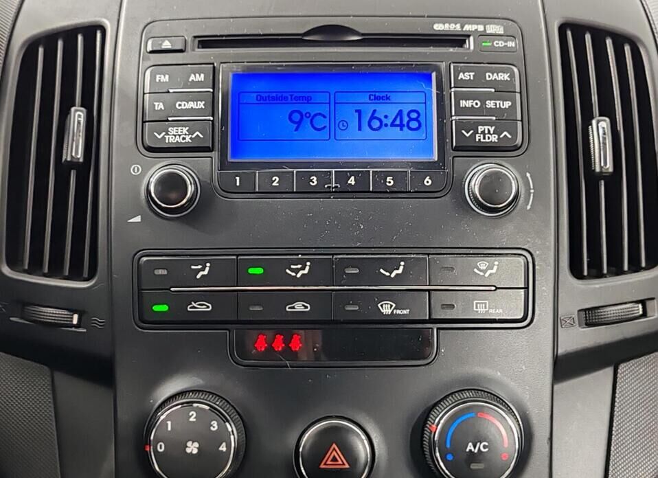 Hyundai i30, I Рестайлинг 1.6 MT (126 л.с.)