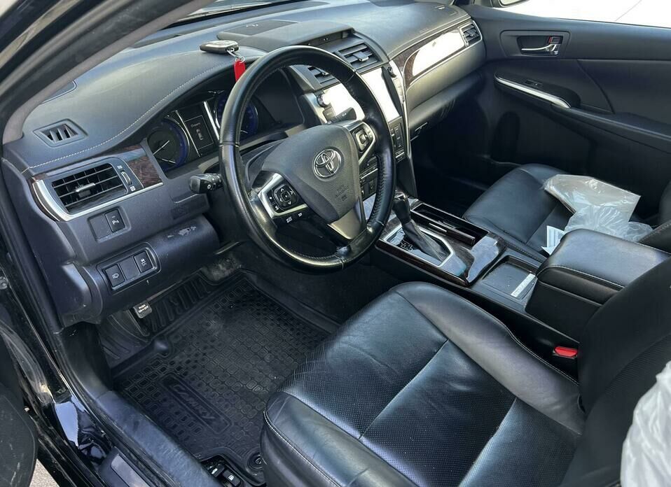 Toyota Camry 2.5 AT (181 л.с.)