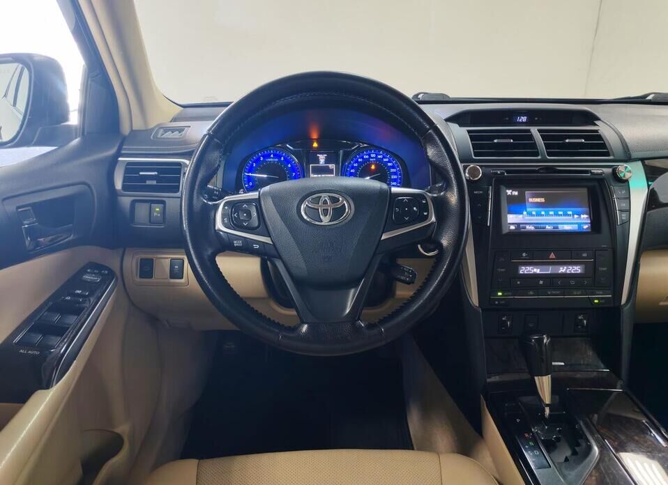 Toyota Camry 2.5 AT (181 л.с.)