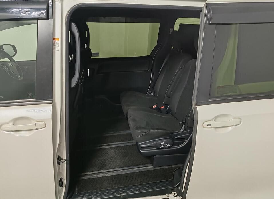 Toyota Voxy, III (R80) 1.8hyb CVT (99 л.с.)