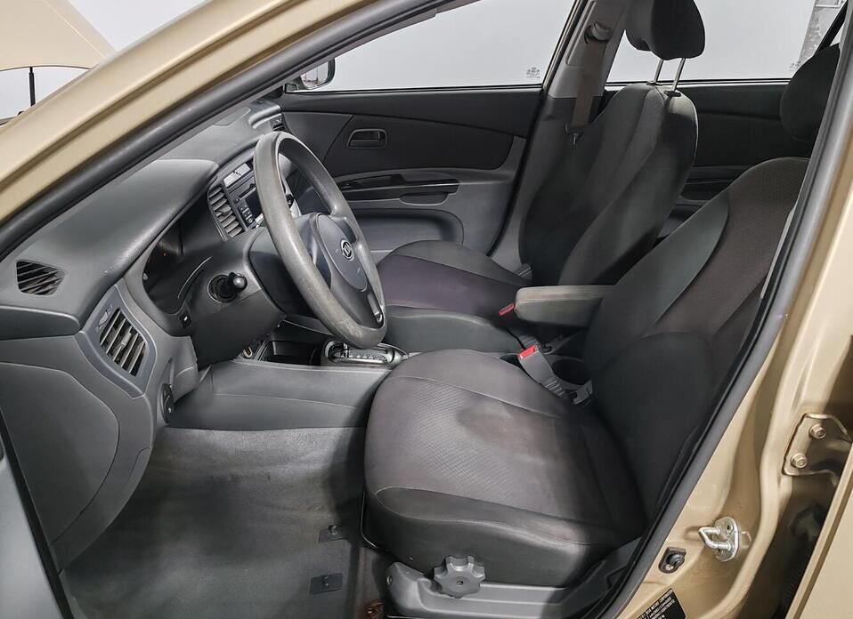 Kia Rio, II Рестайлинг 1.4 AT (95 л.с.)