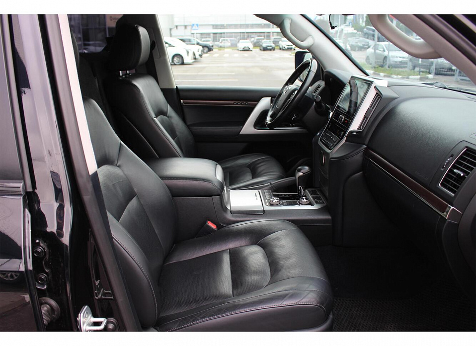 Toyota Land Cruiser, 200 Series Рестайлинг 2 4.5d AT (249 л.с.) 4WD
