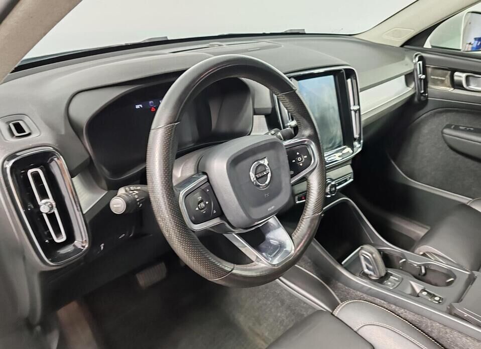 Volvo XC40 2.0 AT (190 л.с.) 4WD