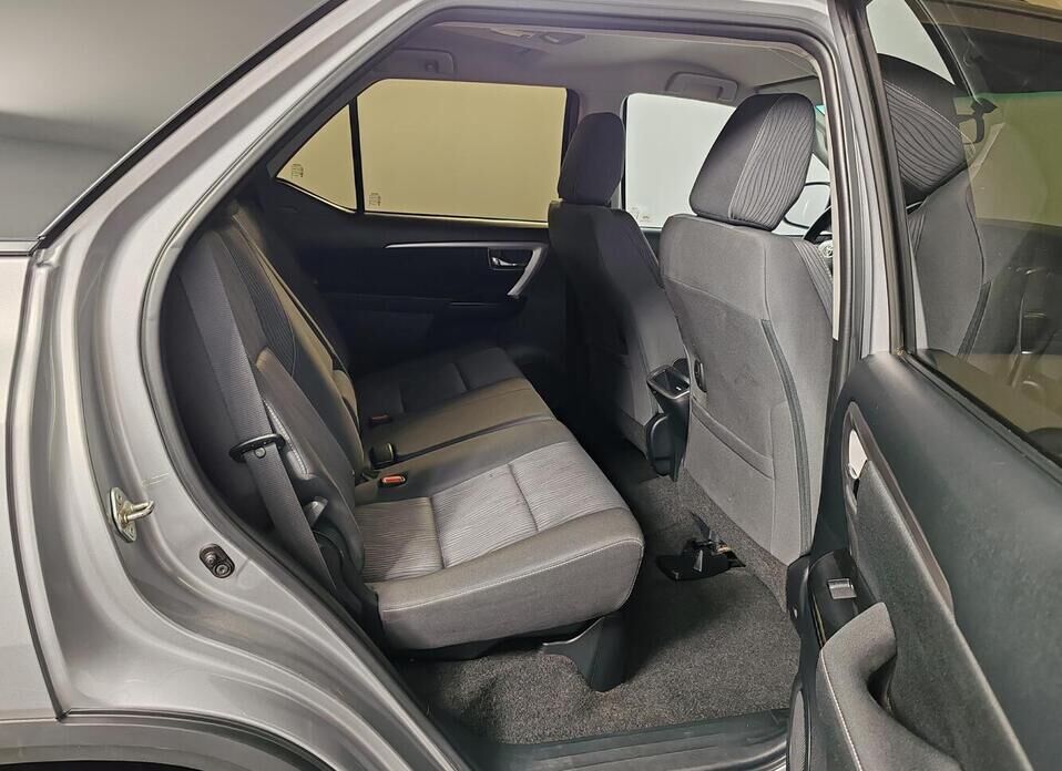 Toyota Fortuner, II Рестайлинг 2.8d AT (200 л.с.) 4WD